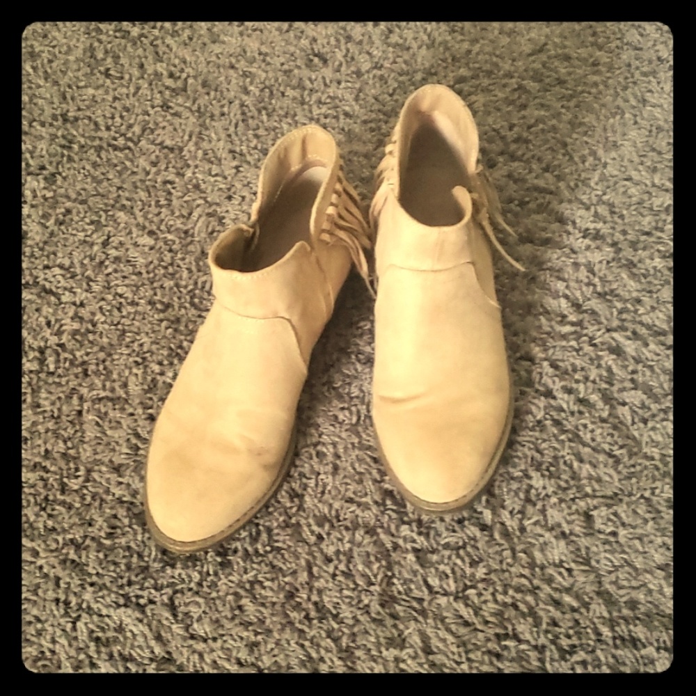🔥 American Eagle 🙌6 1/2 bootie w/fringe🦄 - Picture 2 of 5